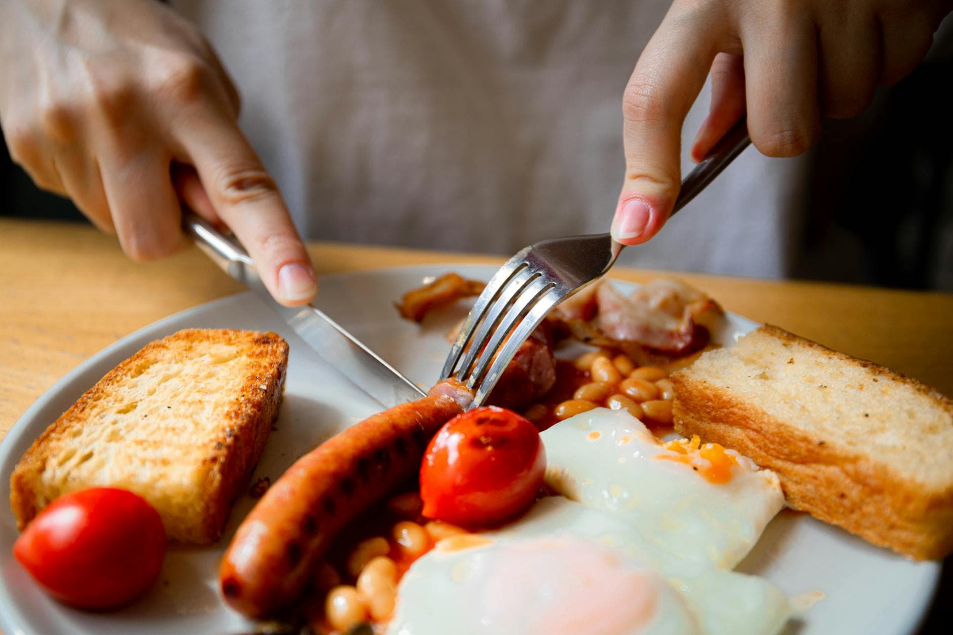 Tallerken med proteinrike råvarer